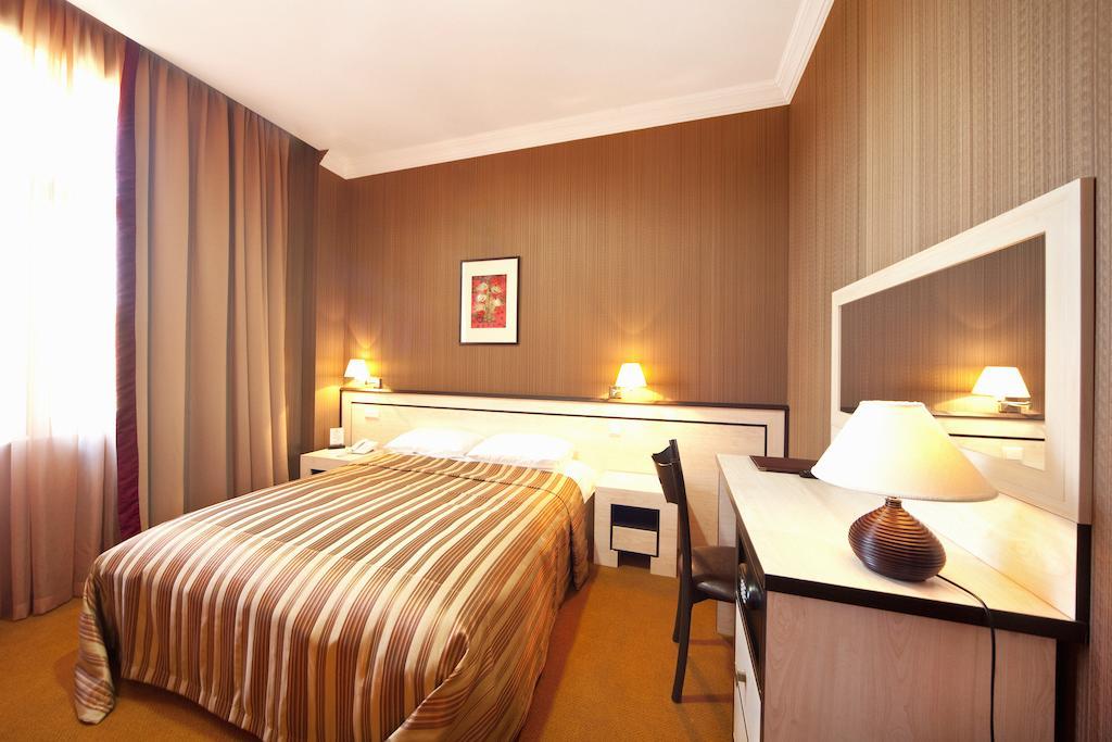 Hotel Rikhe Monika Tbilisi Room photo